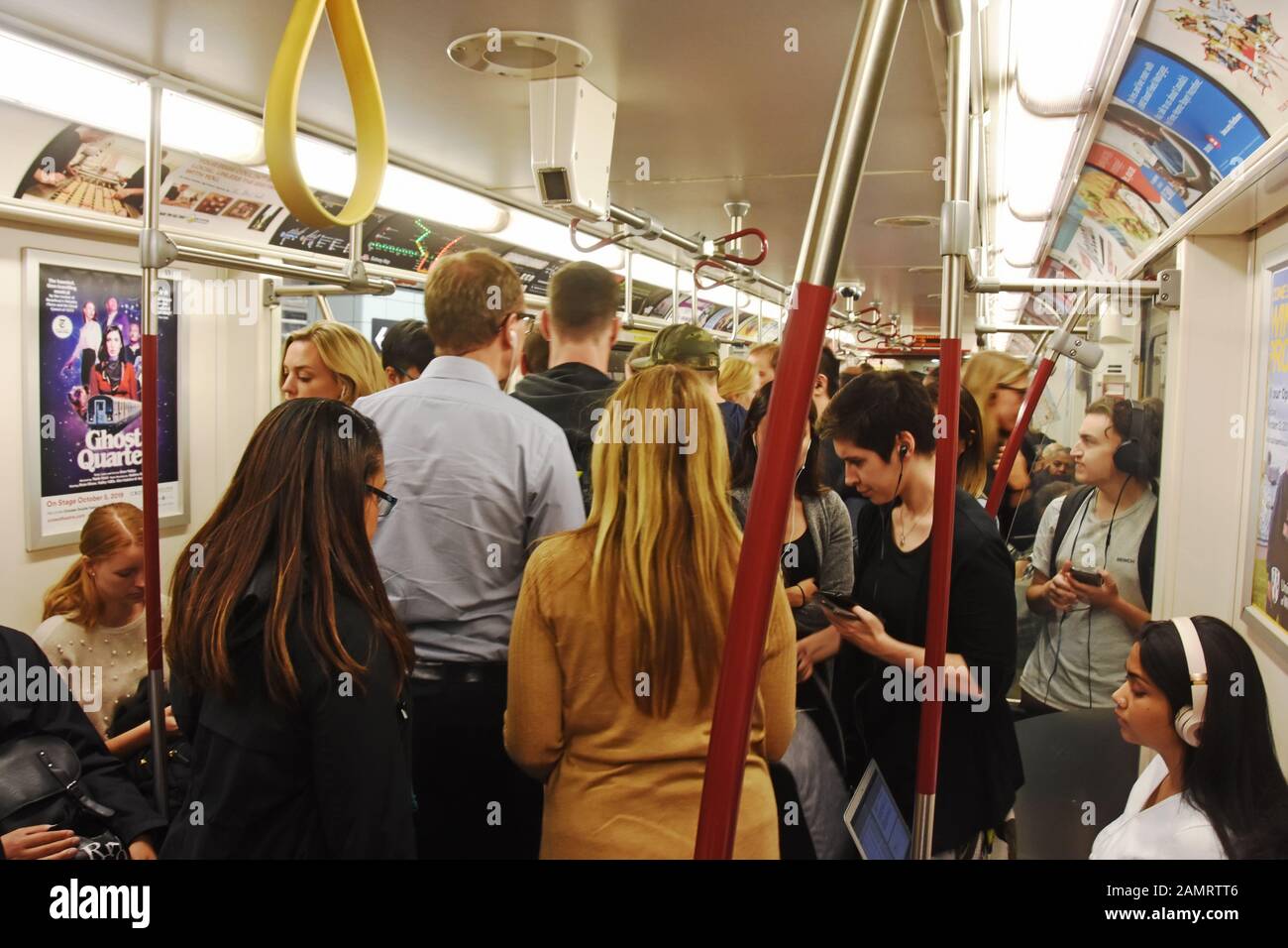Passeggeri delle ore di punta della metropolitana, Toronto, Canada Foto Stock