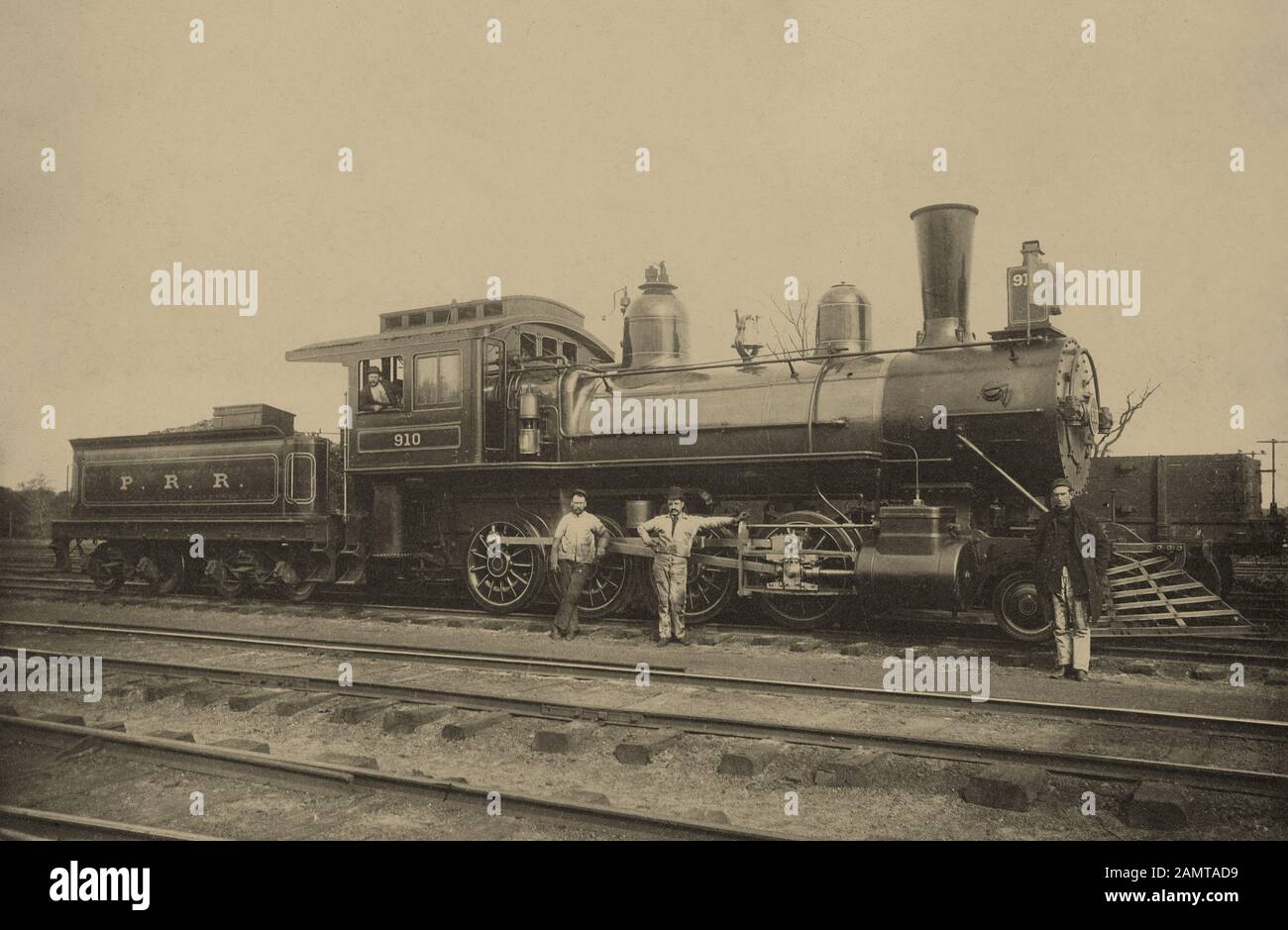 Fotografia antica c 1890, motore pesante n. 910 della Pennsylvania Railroad a South Amboy, New Jersey. FONTE: FOTOGRAFIA ORIGINALE DI CYANOTYPE Foto Stock