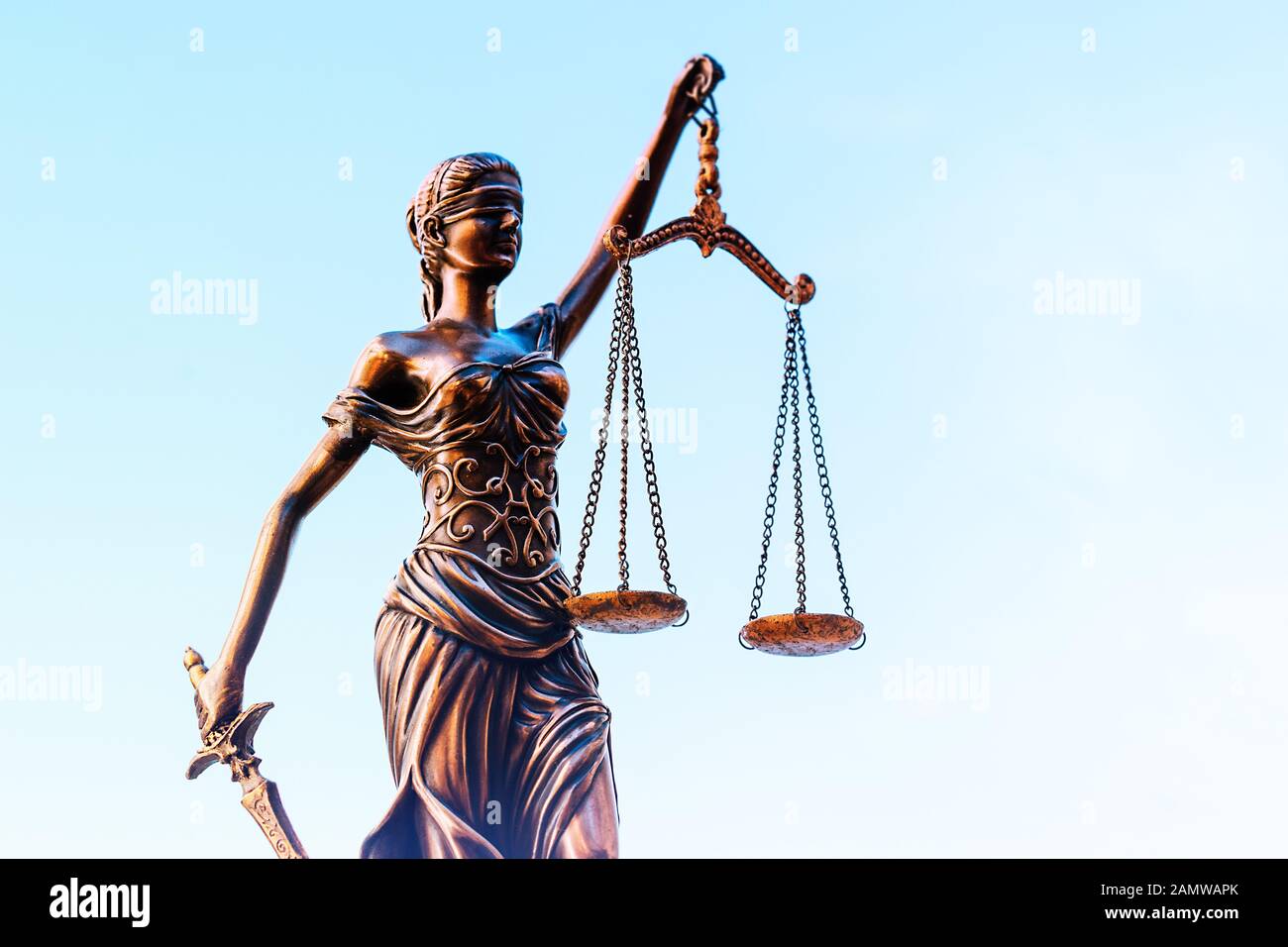 Scale di giustizia una legge legale e un'immagine di applicazione della criminalità. Foto Stock