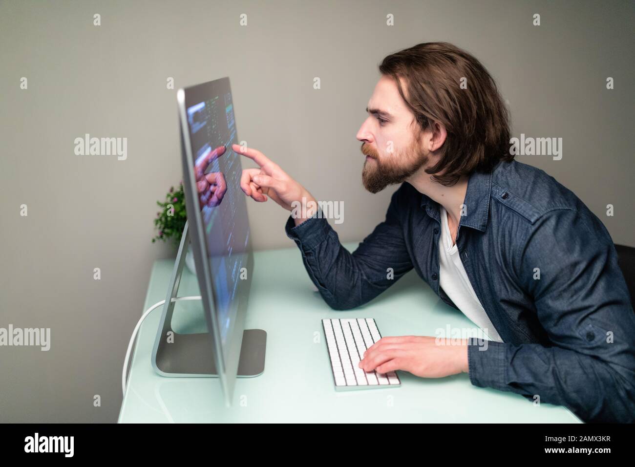 Programmatore di crittografia immagini e fotografie stock ad alta ...