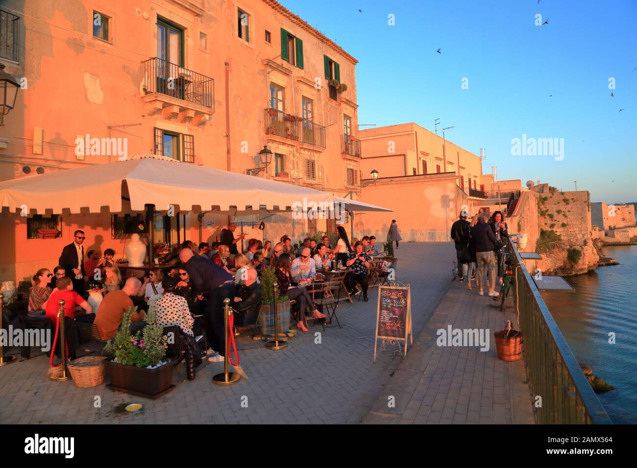 Ristorante tramonto Ortigia Foto Stock