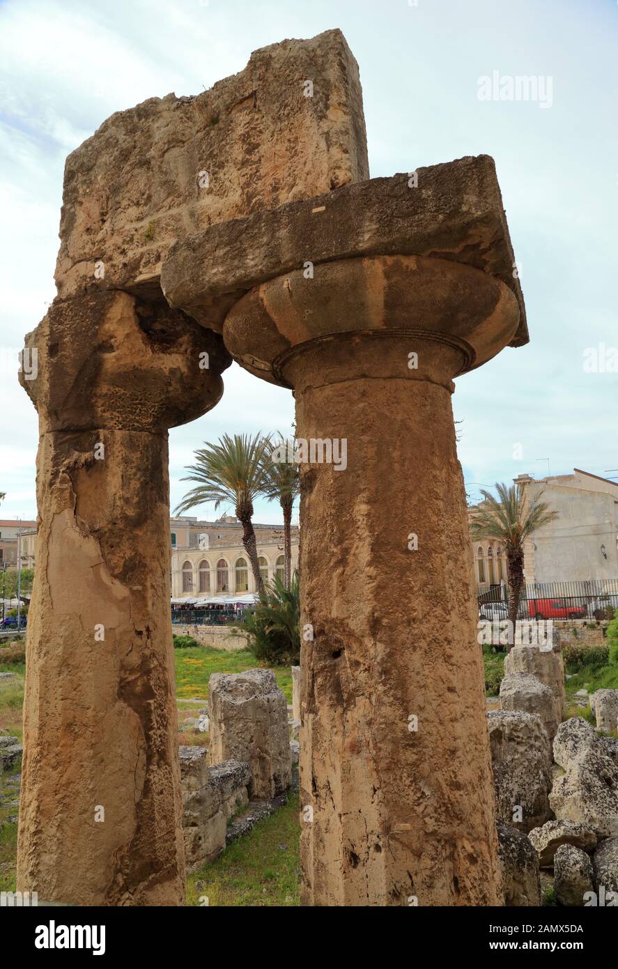 Antiche colonne del Tempio di Apollo, Ortigia. Tempio Di Apollo, Ortigia Foto Stock
