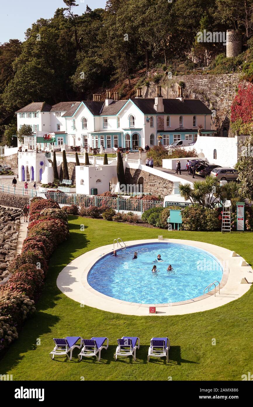 L'Hotel Portmeirion e la piscina. Foto Stock