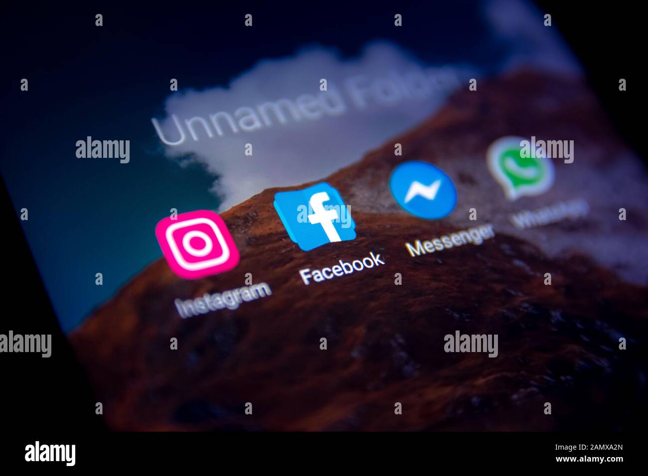 Facebook, instagram, whatsapp messenger e le icone sullo schermo del telefono Foto Stock