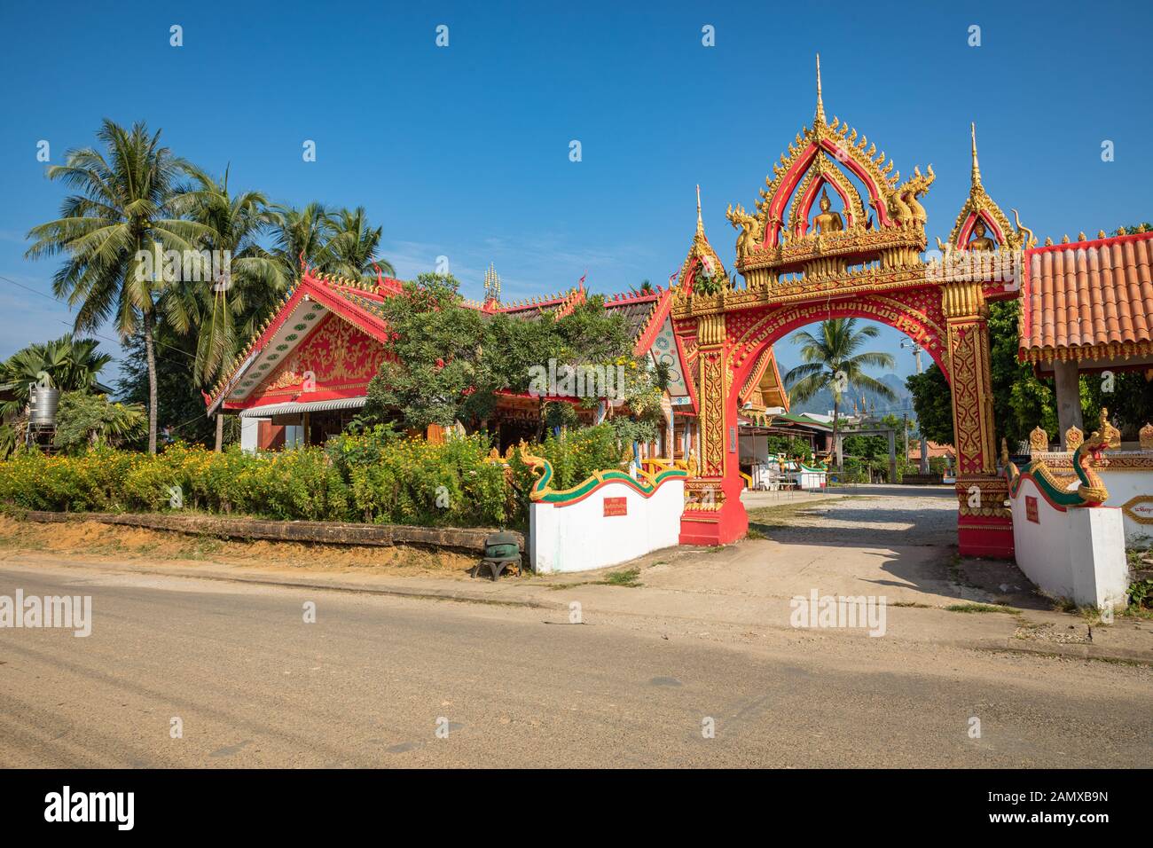 Tempio buddista a Vang Vieng. Laos. Foto Stock