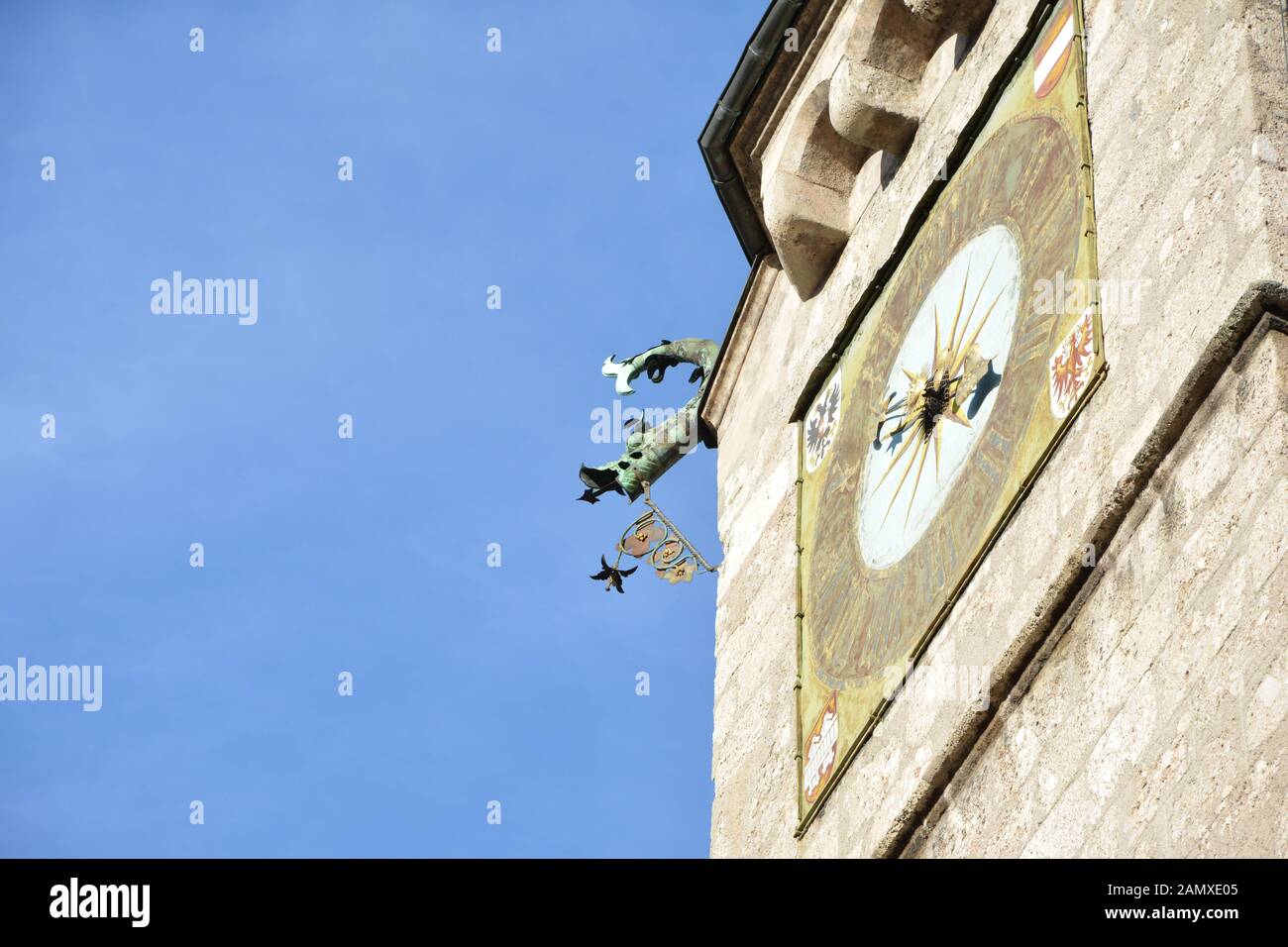 Torre dell'orologio del vecchio municipio di Innsbruck Foto Stock