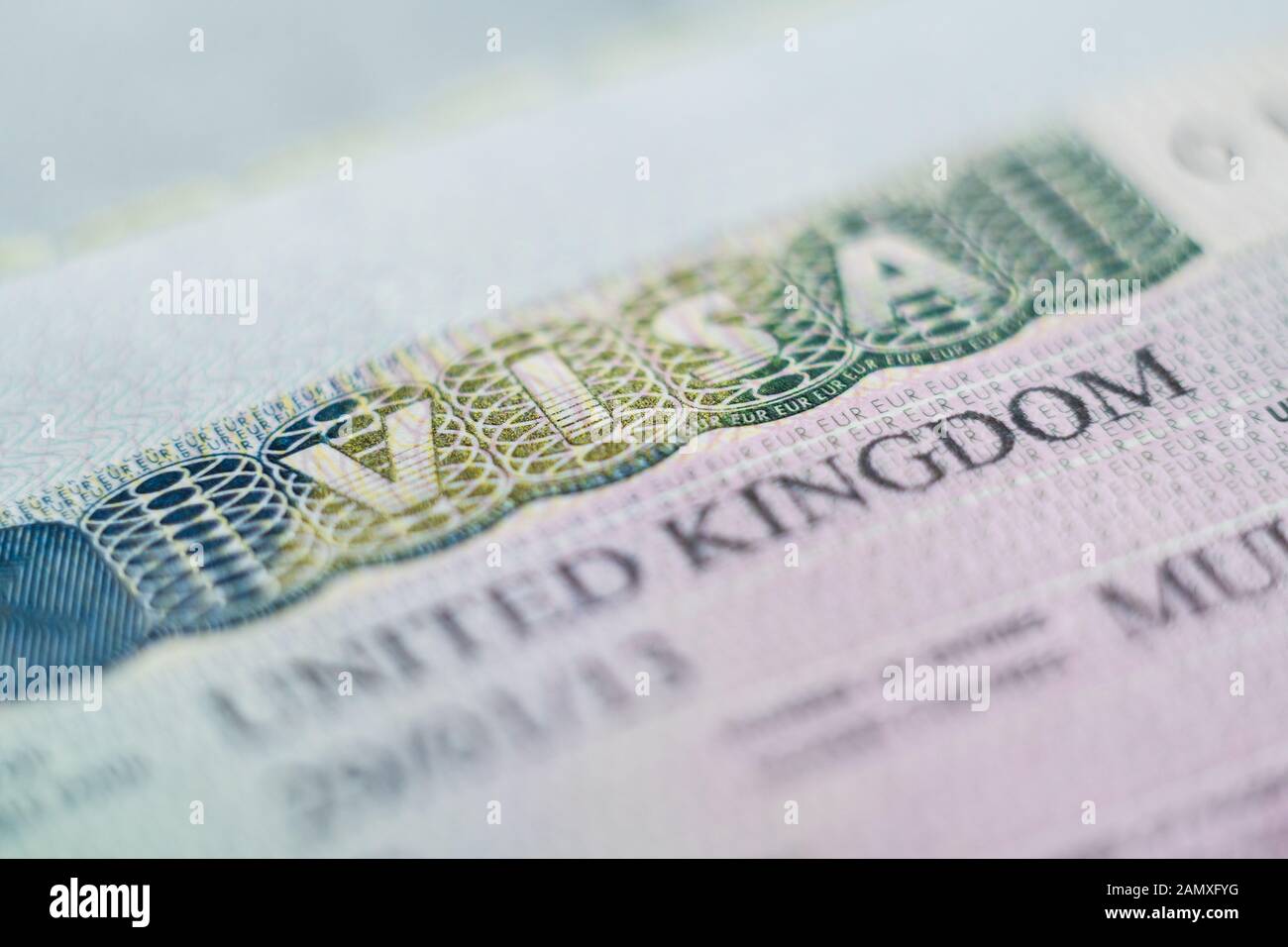 Regno Unito - Gennaio 2020: close up di Schengen Visa britannico intestazione nel passaporto. Foto Stock