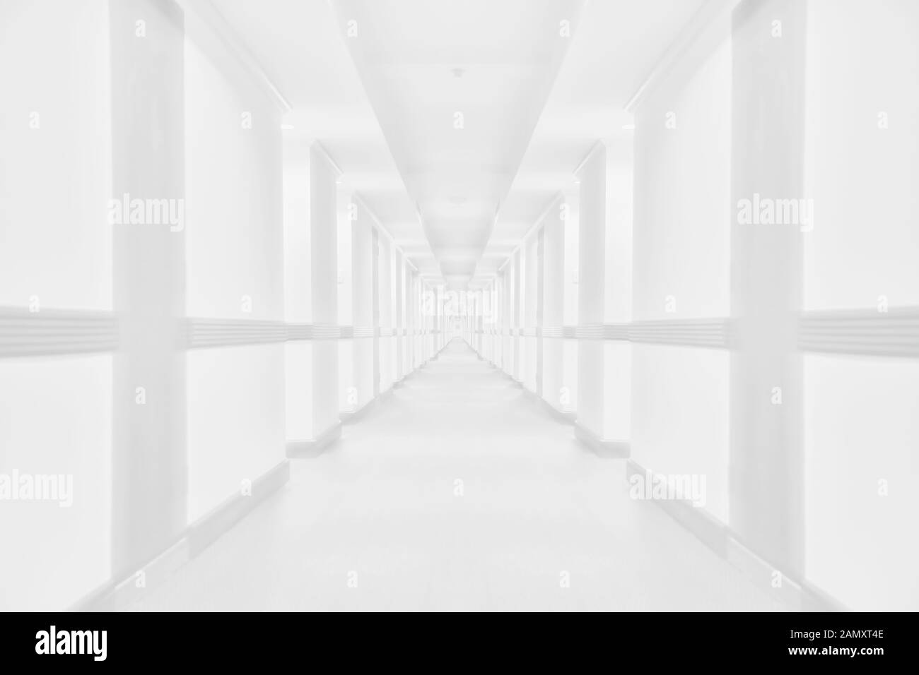 Sfocatura bianco corridoio astratta sfondo percorso dalla costruzione di corridoio per la progettazione Foto Stock