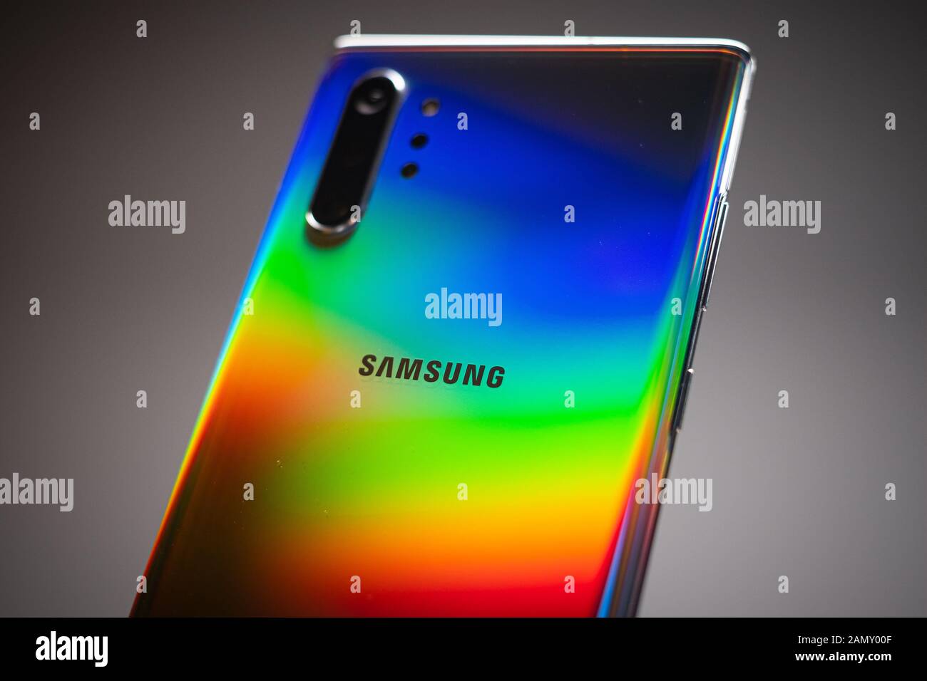 Gennaio 2020, Riga - Nuovo Samsung Galaxy Nota 10+ per smartphone Android è visualizzato per scopi editoriali. Poco profondo effetto di messa a fuoco. Foto Stock