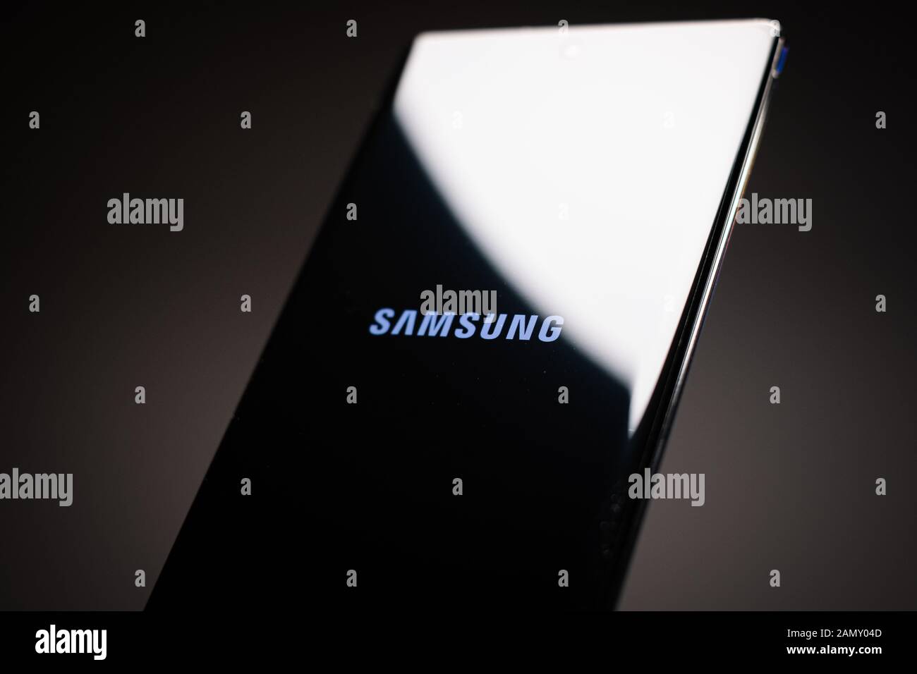 Gennaio 2020, Riga - Nuovo Samsung Galaxy Nota 10+ per smartphone Android è visualizzato per scopi editoriali. Poco profondo effetto di messa a fuoco. Foto Stock