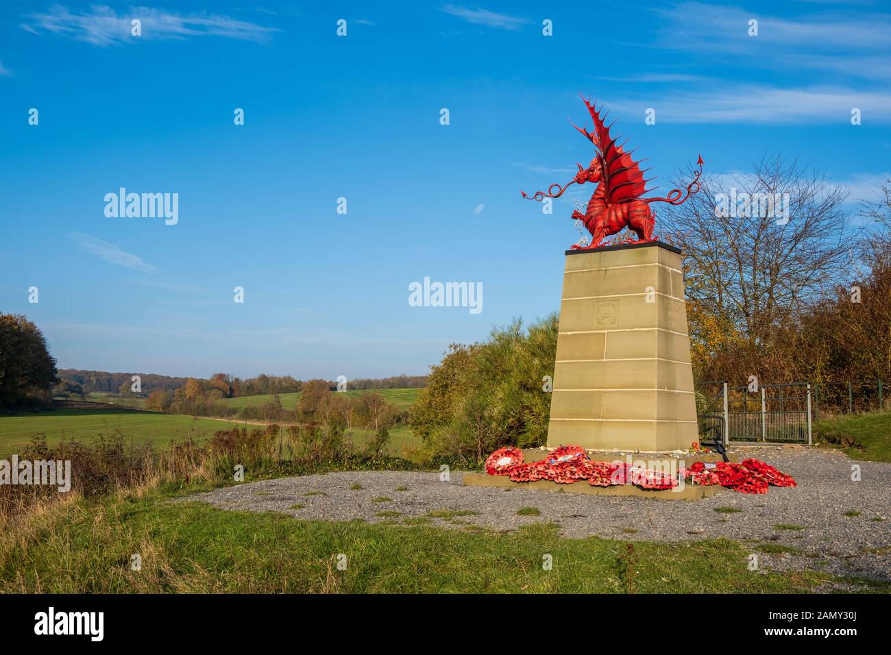 38th (Welsh) Division Memorial, drago gallese che domina Mametz Wood 12 Foto Stock