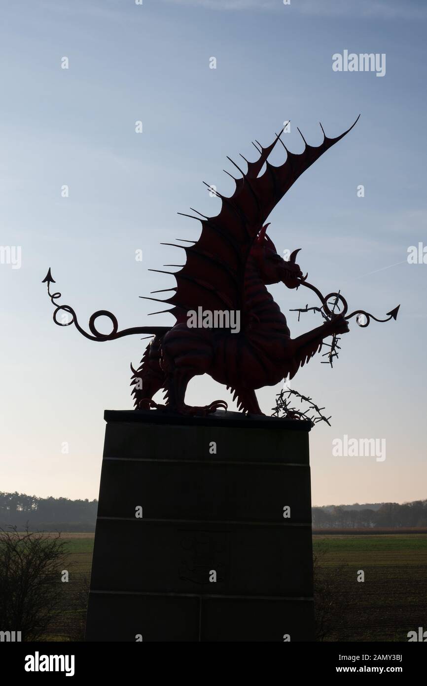 38th (Welsh) Division Memorial, drago gallese che domina Mametz Wood 15 Foto Stock