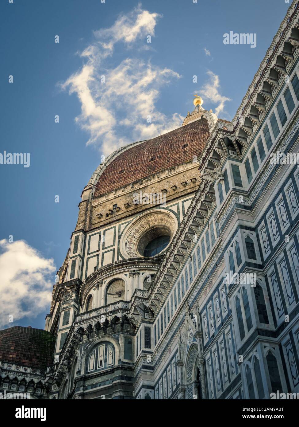Dettaglio della cattedrale di Firenze con un cielo blu, il Duomo Foto Stock