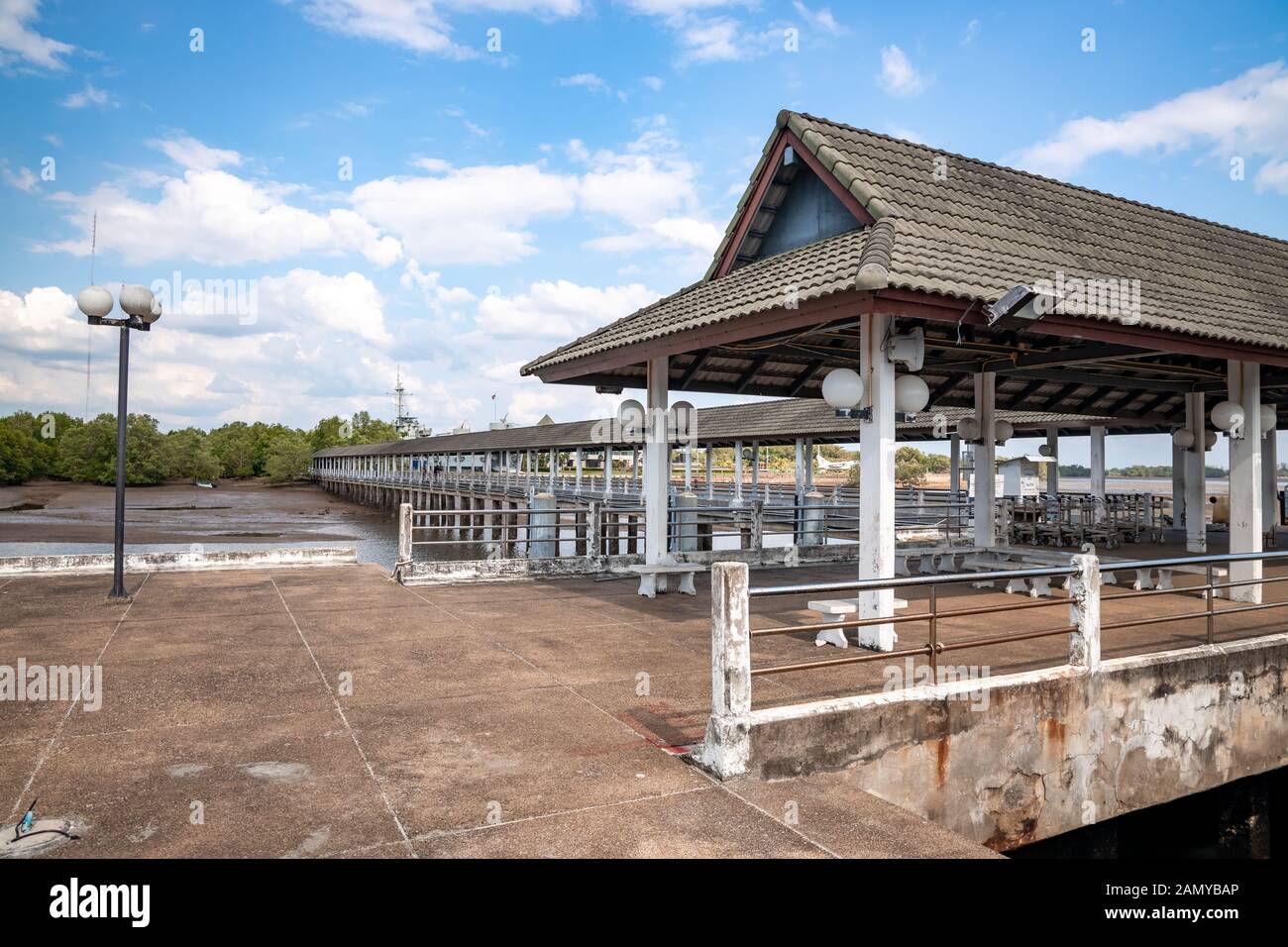 Klong Jirad Pier, noto anche come Isola di Phi Phi Pier a Krabi town, Thailandia. Foto Stock