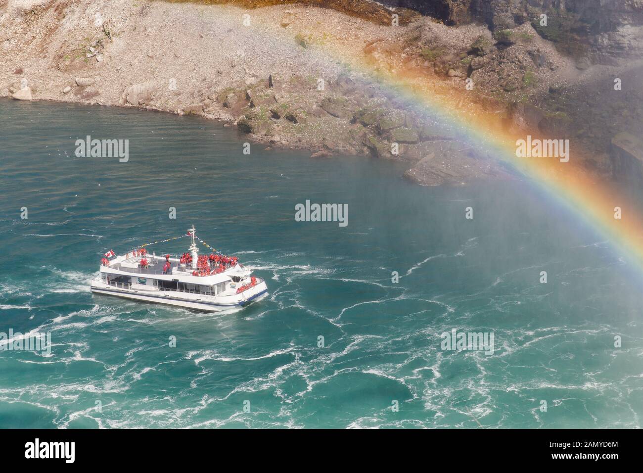 Tour in barca con arcobaleno alle Cascate del Niagara Foto Stock