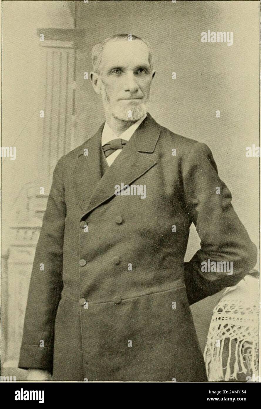 Recensione biografica; questo volume contiene schizzi biografici delle contee di Livingston e Wyoming, New York .. . SarahJane, Eliza Ann e James H. Crouse.Sarah J. Crouse sposò Oliver B. Flansburg, ora vedova, e vive con sua figlia, Lucy Flansburg, moglie di Edwin Lee.Eliza A. Crouse sposò Wilkinson Carey, ofLima, e ha due figli: Mary Eliza, ora Ira Newman, e Georgiana Carey. James H. Crouse è stato istruito alla scuola di dis-trict e nel seminario a Lima, andthen ha cominciato l'agricoltura a Avon alla vecchia casa-luogo di suo nonno Crouse, dove ha eremained dieci anni. Thi Foto Stock