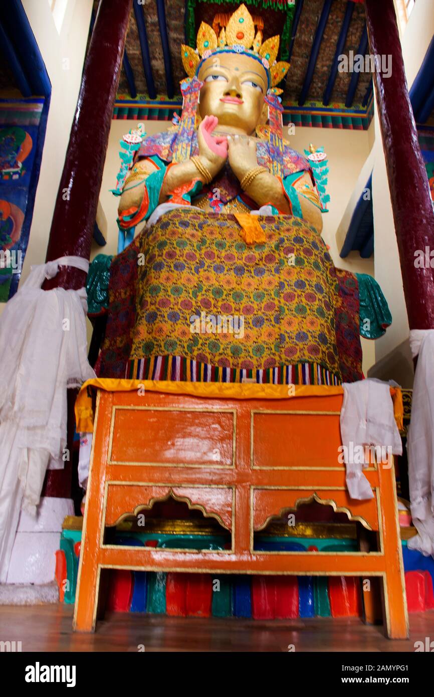 JAMMU KASHMIR INDIA - MARZO 19 : Buddha Maitreya Tsemo nel tempio di Maitreya o Namgyal Tsemo monastero per persone di viaggio visitare rispetto a pregare a Leh L Foto Stock