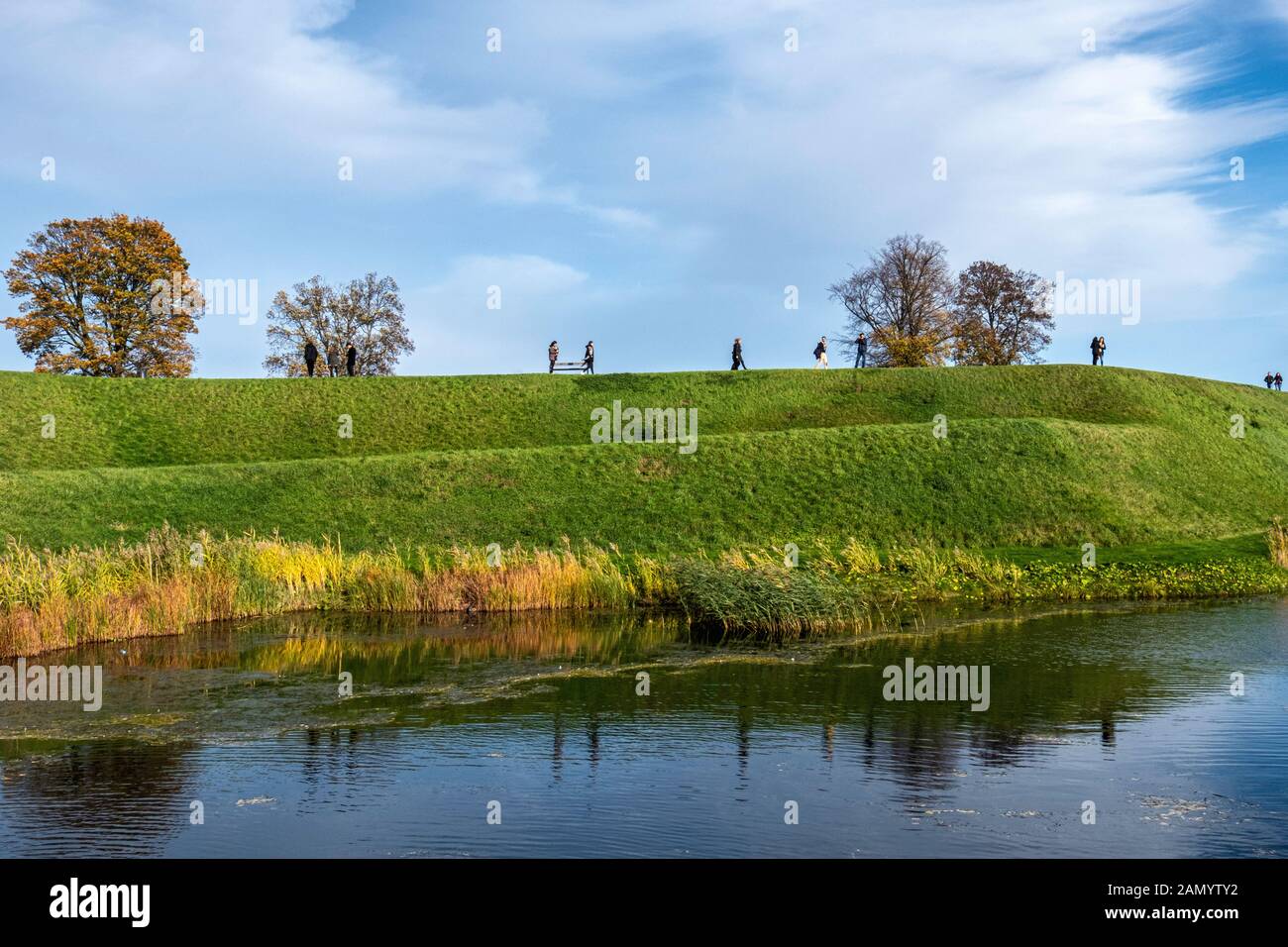 Coperto lordo bastioni e fossato proteggere Kastellet - La Cittadella è fortezza militare in Copenhagen DANIMARCA Foto Stock