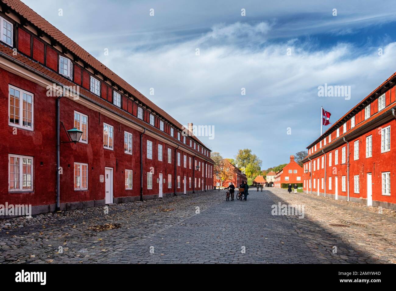 Le righe, Stokkene sono sei a due piani con terrazze costruito da Henrik Ruise come caserma per i soldati a Kastellet, Copenhagen, Danimarca. Foto Stock