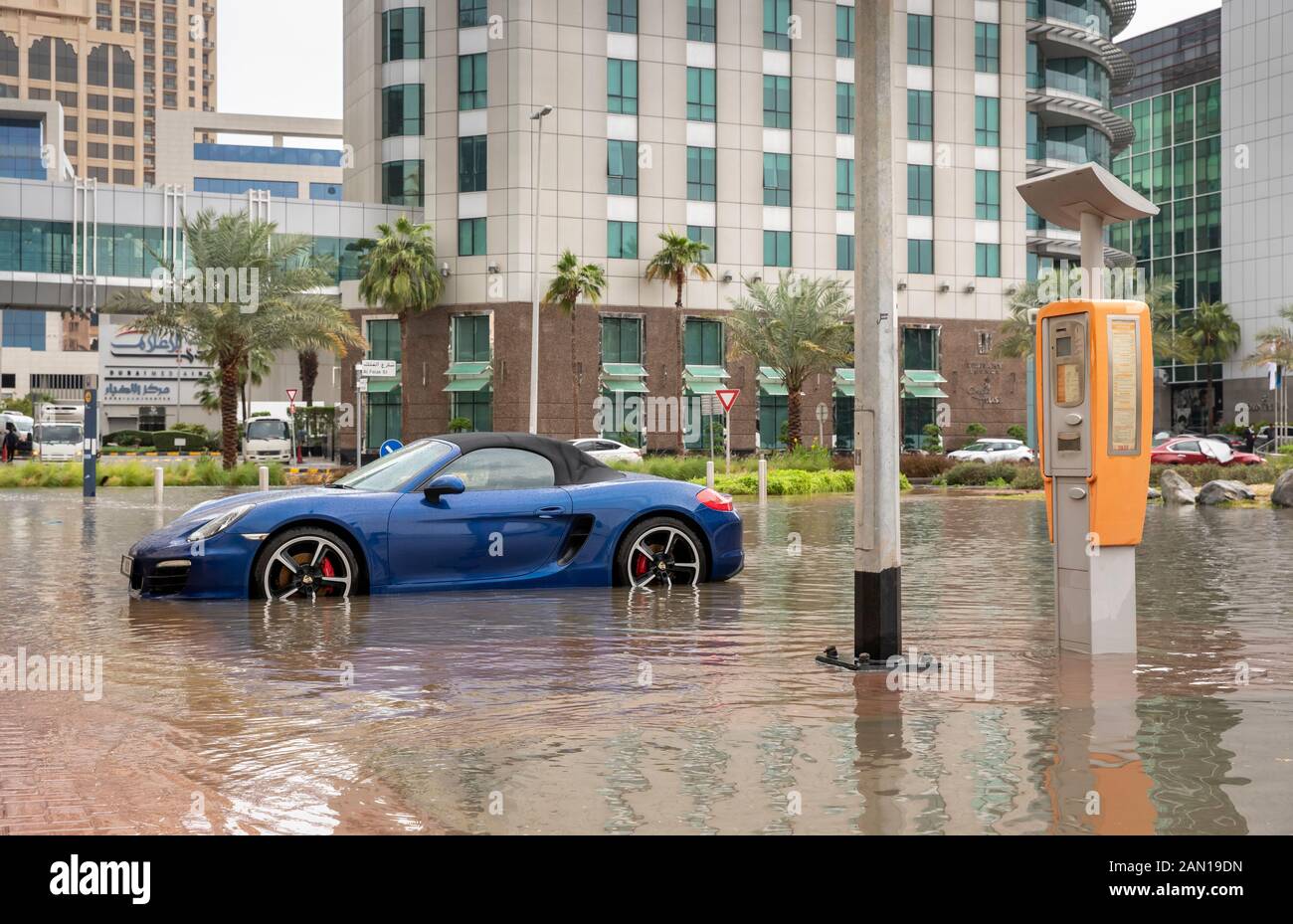 Dubai, Emirati Arabi Uniti, 11th Gennaio 2020: Strade allagate di Dubai dopo un pesante acquazzone Foto Stock