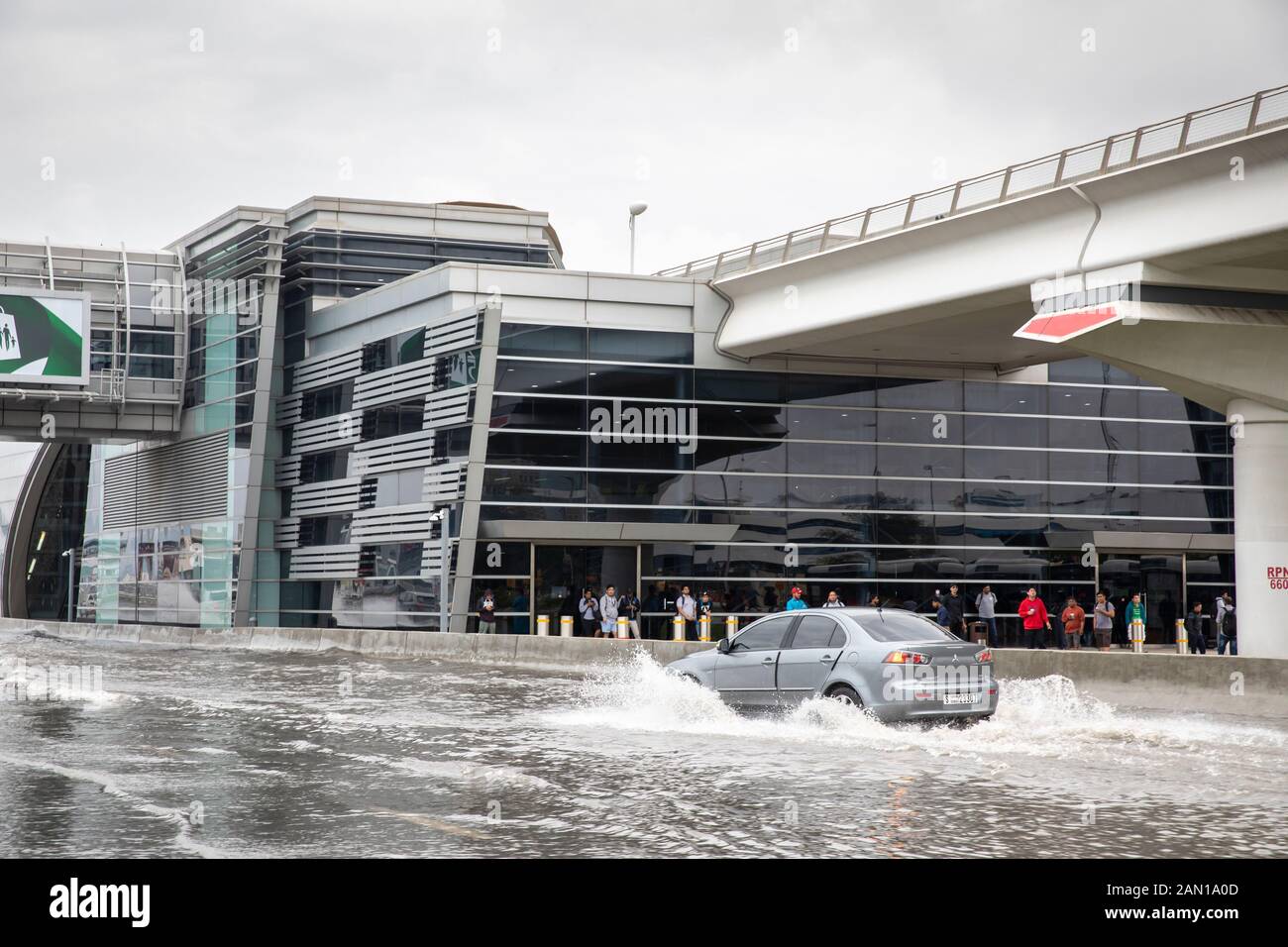 Dubai, Emirati Arabi Uniti, 11th Gennaio 2020: Strade allagate di Dubai dopo un pesante acquazzone Foto Stock