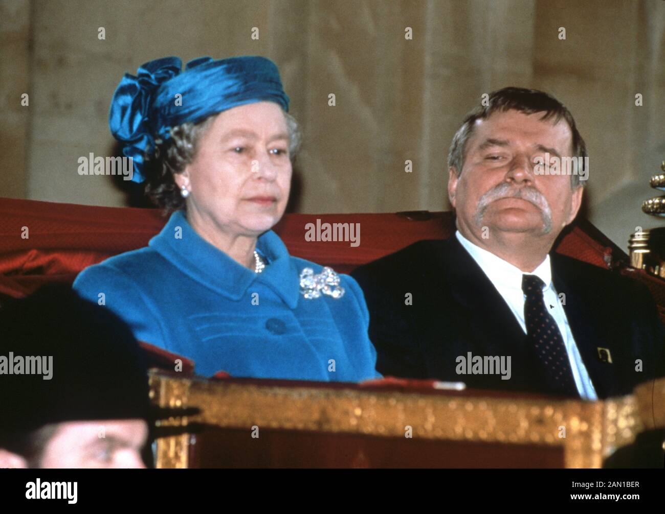La Regina Elisabetta II accoglie Lech Wa??sa durante la visita di Stato in Gran Bretagna, Castello di Windsor, Inghilterra, aprile 1991. Foto Stock