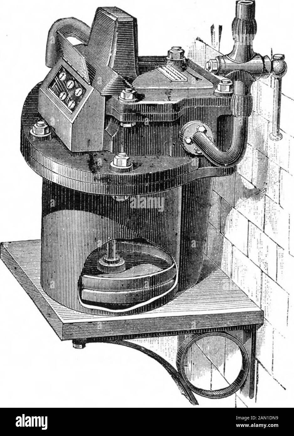 Volume americano scientifico 47 numero 18 (ottobre 1882) o che se due delle valvole sono chiuse, gli spaghi sono necessariamente aperti e reciprocamente; oppure, in altre parole, se l'ingresso e la sommità del pistone sono in comunicazione, il fondo del pistone è in comunicazione con l'uscita, e viceversa. Al centro della scatola di distribuzione è fissata una racchetta di bronzo duro, che tiene in una lama a scanalaturea inferiore la cui parte posteriore funge da punto di appoggio per una molla a forma di racchetta. Il centro di rotazione della molla, che consiste di sei strisce di Princes Metal, è nell'asse verticale Foto Stock