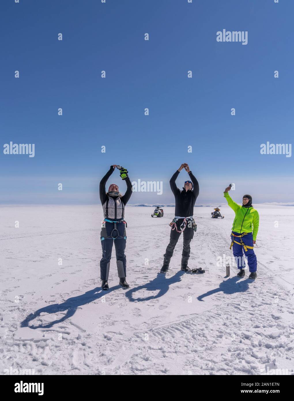 Prendere selfie - la spedizione primaverile della società Glaciologica, ghiacciaio Vatnajokull, Islanda Foto Stock