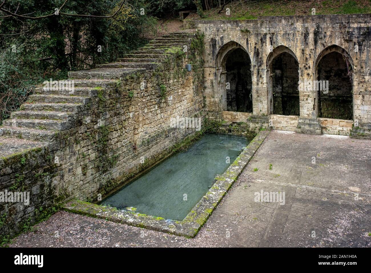 La Fonte delle Fate è una fontana pubblica si trova a Poggibonsi, in provincia di Siena. Costruito intorno alla seconda metà del XIII secolo da th Foto Stock