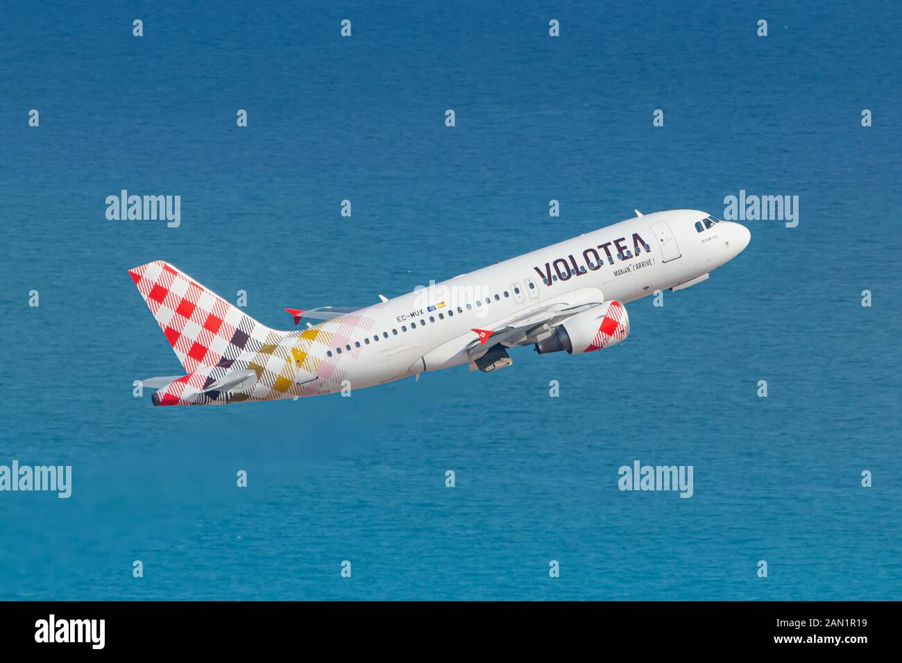 Palma de Mallorca, Spagna - 21 luglio 2018: Volo Airbus A319 all'aeroporto di Palma de Mallorca (PMI) in Spagna. Airbus è un costruttore di aeromobili Foto Stock