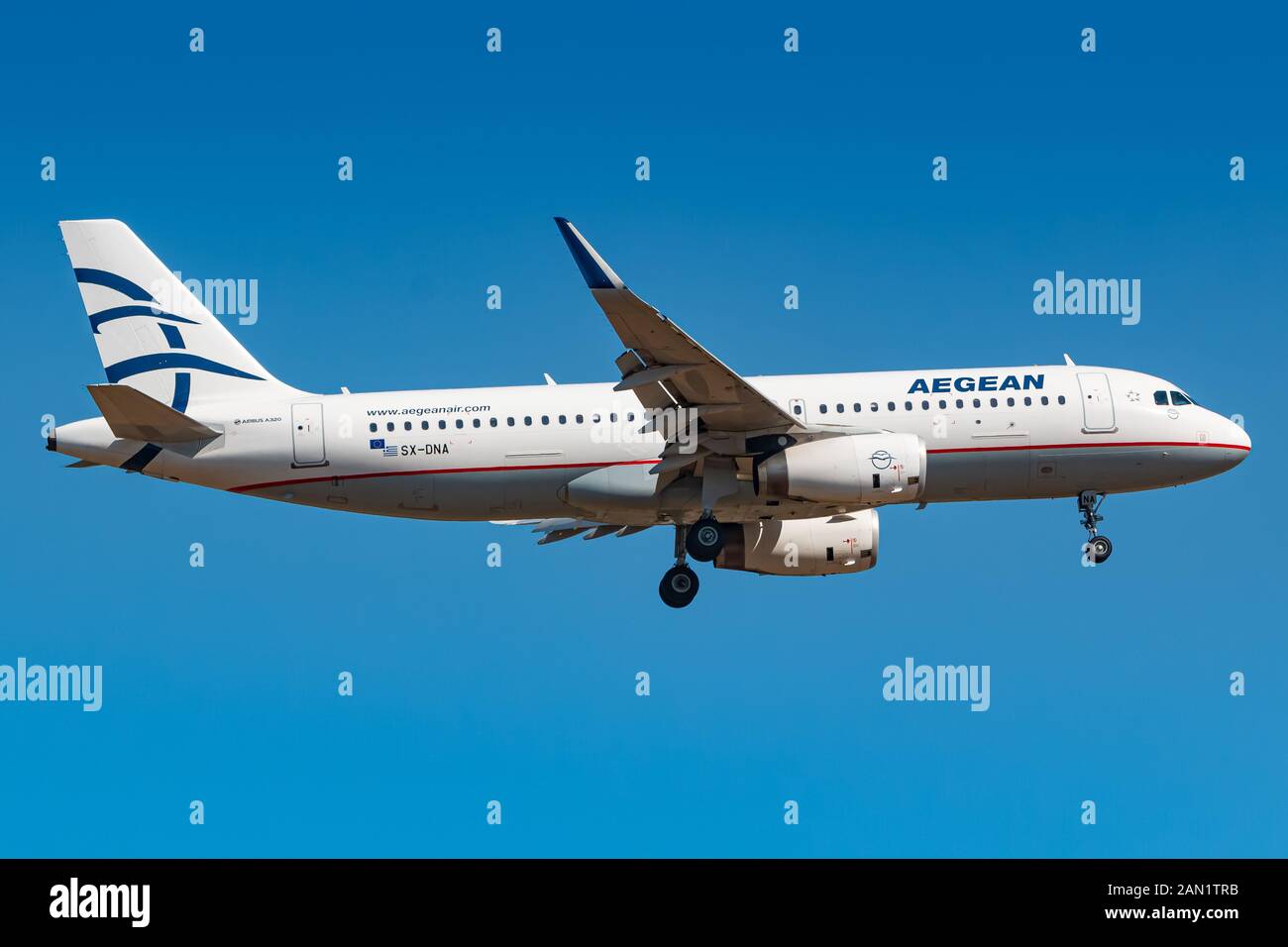 Francoforte, Germania - Luglio 8, 2018: Aegean Airlines Airbus A320 aereo all'aeroporto di Francoforte (FRA) in Germania. Airbus è un costruttore di aeromobili Foto Stock Francoforte, Germania - Luglio 8, 2018: Aegean Airlines Airbus A320 aereo all'aeroporto di Francoforte (FRA) in Germania. Airbus è un costruttore di aeromobili Foto Stock