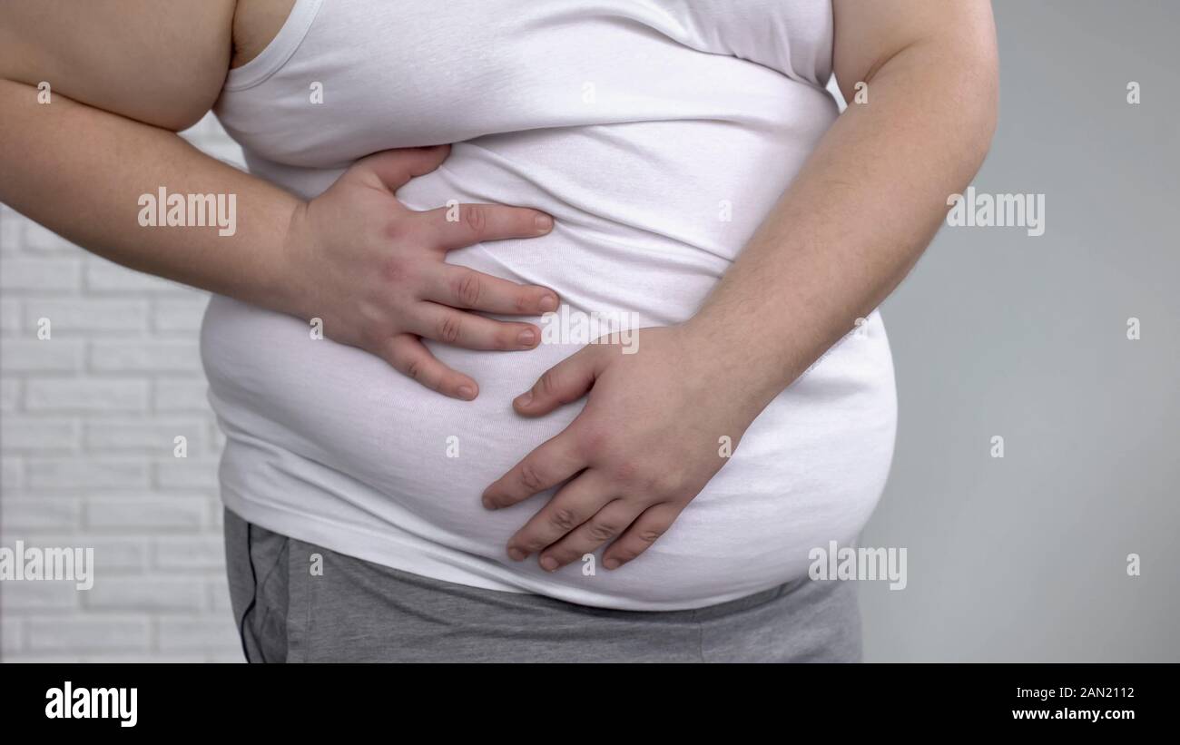 Maschio di grasso la sofferenza degli organi interni del dolore, disturbo  metabolico, infiammazione del fegato Foto stock - Alamy