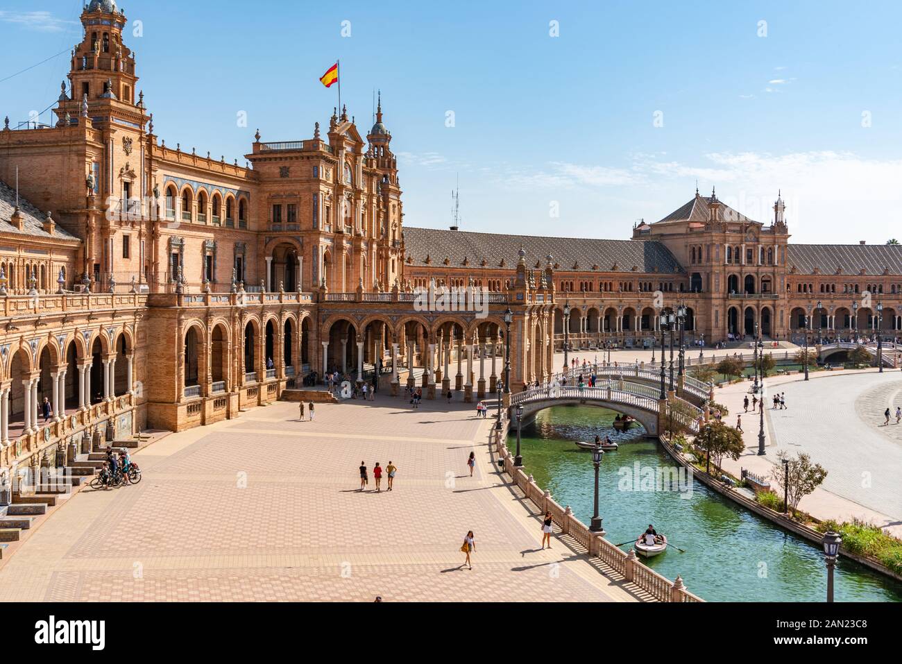 L'edificio Plaza de España del 1929 è un esempio di architettura del Regionalismo, con elementi in stile barocco, rinascimentale e moresco. Aníbal González Foto Stock