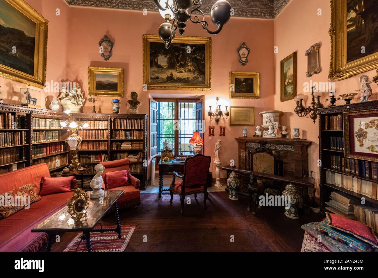 Il Salon de Lectura (sala lettura) nel Palacio de Las Dueñas a Siviglia Foto Stock