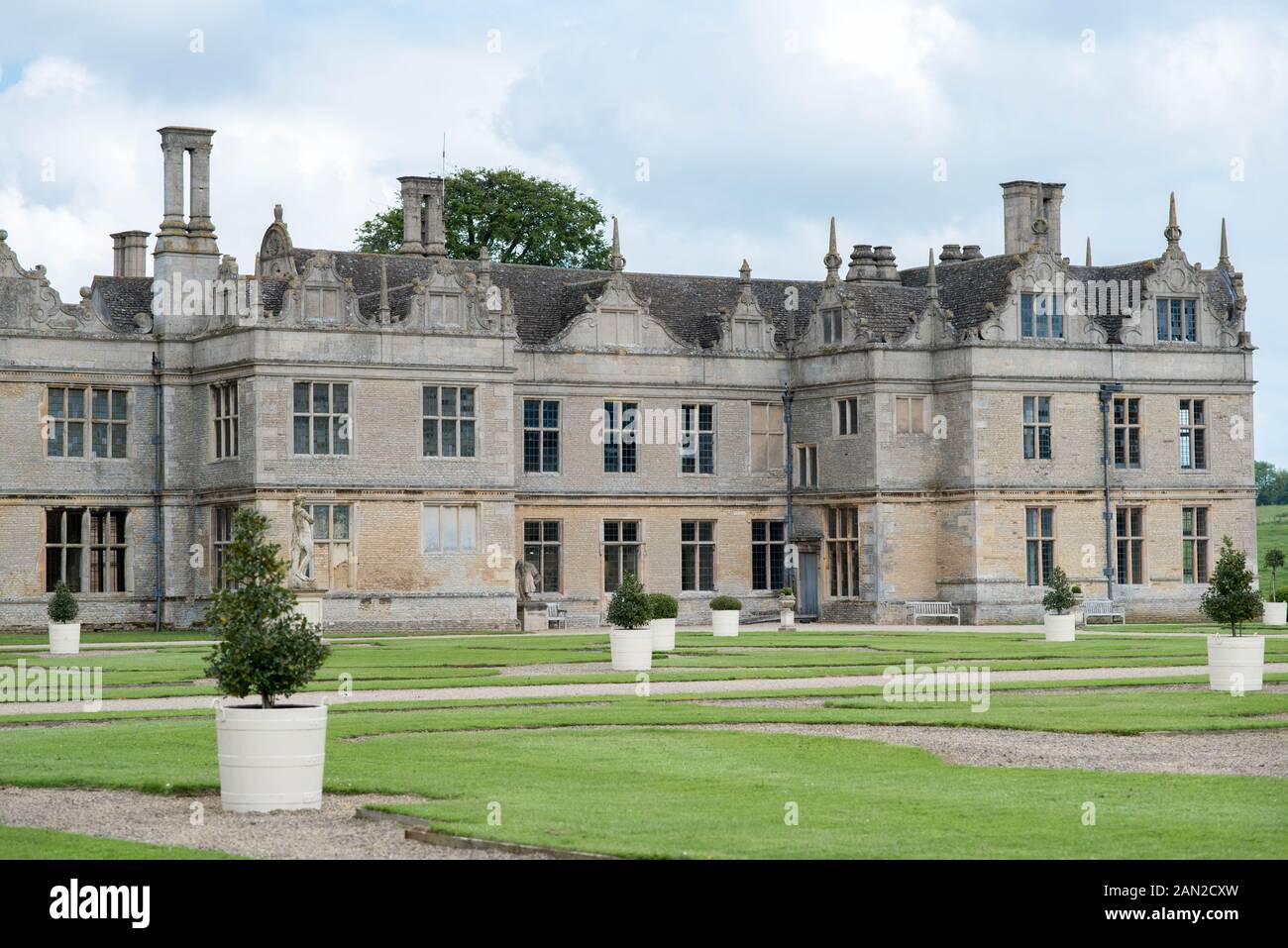 Vista esterna della Kirby Hall vicino a Corby nel Northamptonshire Regno Unito - resti di Elizabethan Sede statali Foto Stock