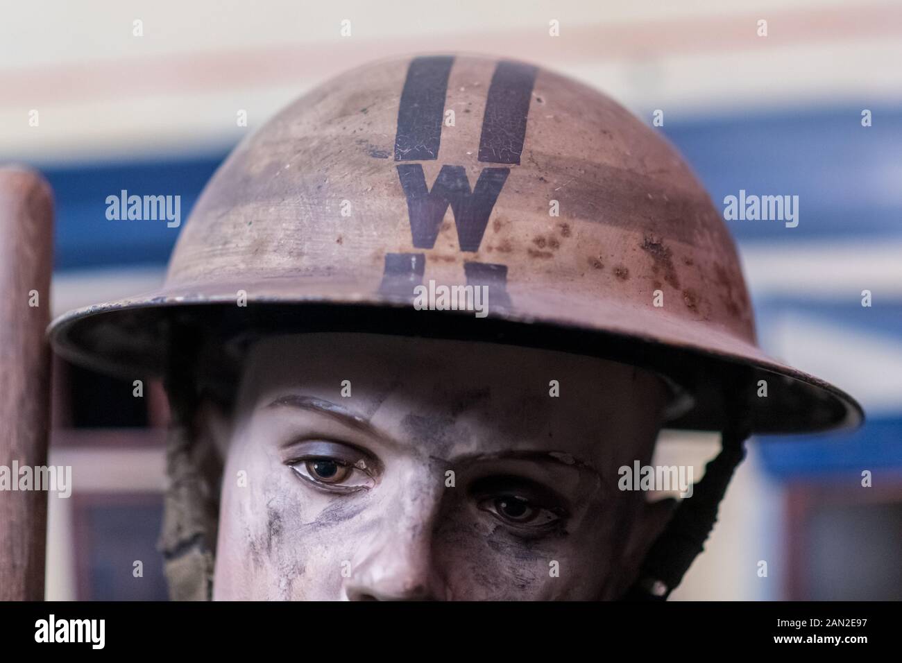 York, Regno Unito - 28 Luglio 2019: Un alleati chief warden casco sul display da guerra mondiale 2 era di Gran Bretagna, UK. Foto Stock