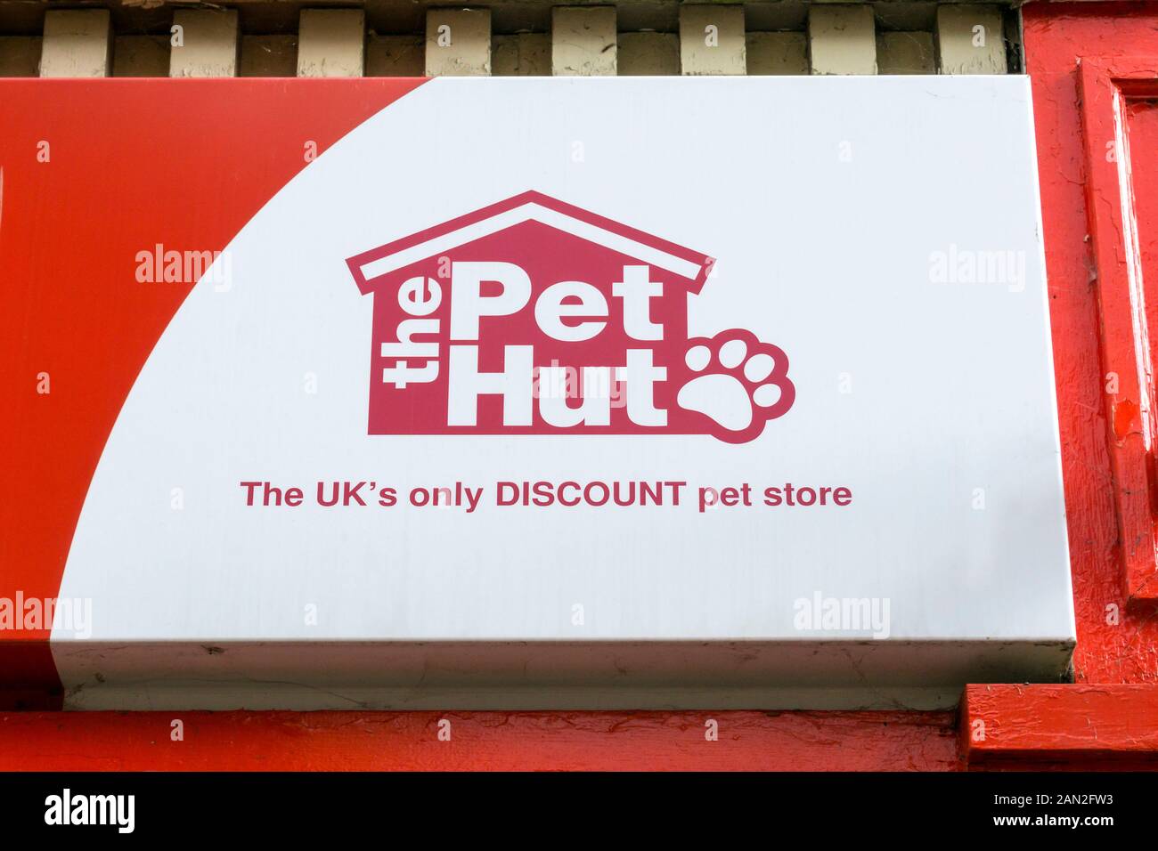Il negozio di animali domestici a prezzi scontati fa parte dei negozi a prezzi scontati Poundstretcher. Foto Stock