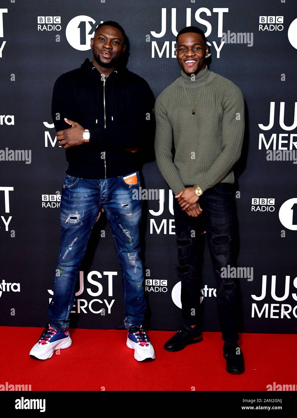 Rapman (a sinistra) e Stephen Odubola partecipano allo screening speciale del Regno Unito Di Just Mercy tenutosi al Vue Cinema, Leicester Square di Londra. Foto Stock