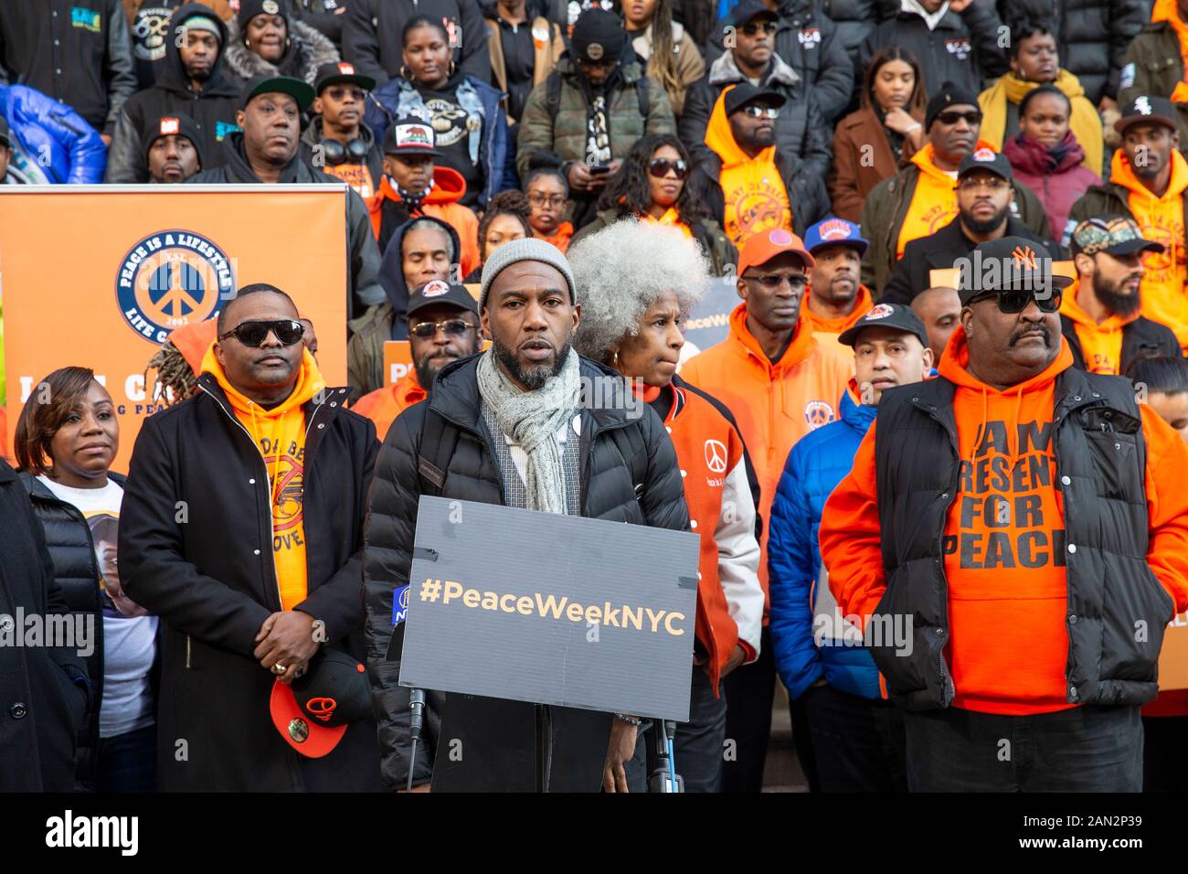 New York, NY - 15 gennaio 2020: L'avvocato pubblico Jumaane Williams parla al rally per Peaceweek Kicks Fuori a New York in commemorazione del compleanno di Martin Luther King a City Hall Steps Foto Stock