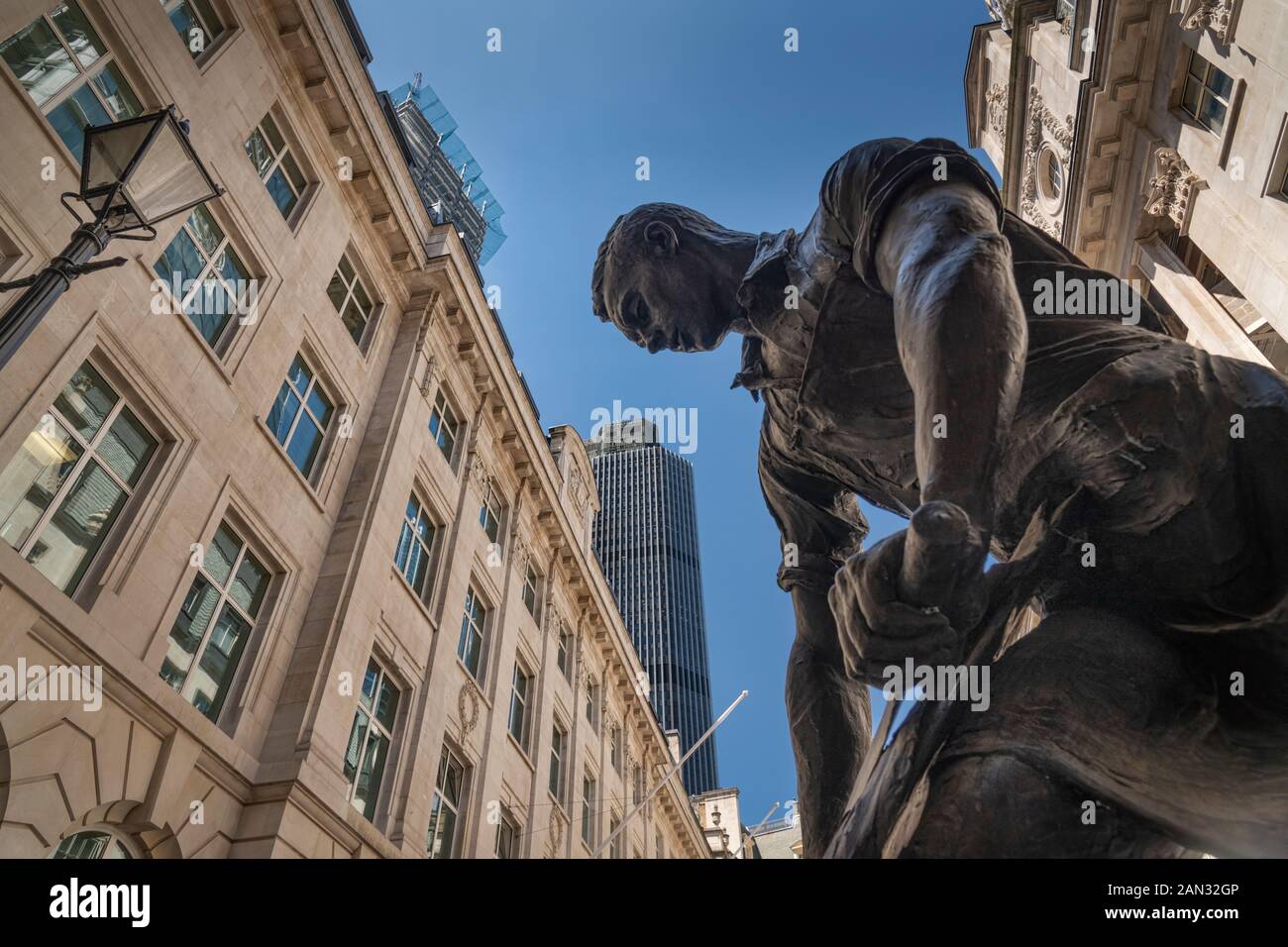 La statua del Flesher, di Etienne Millner al di fuori Della Leathersellers’ Hall, a Londra Foto Stock