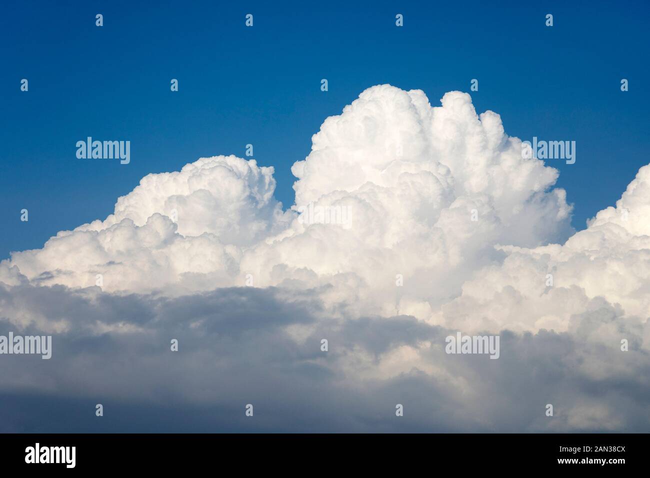 Formazione di nubi di Cumulus nella regione di Galilea, Israele Foto Stock