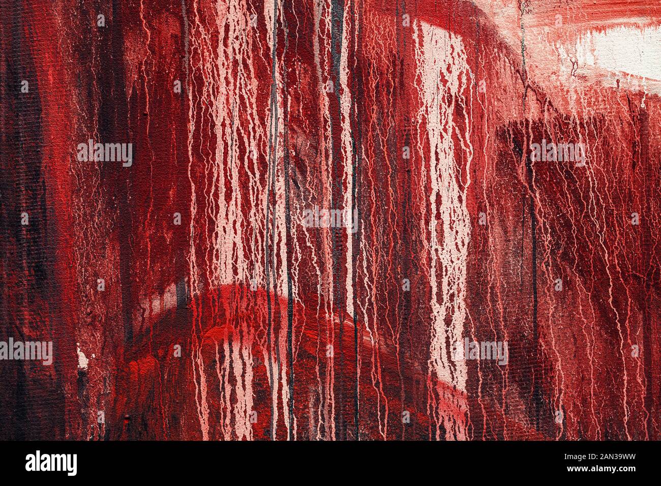 Vernice rossa che splatter sfondo, grunge sudicia superficie texture Foto Stock