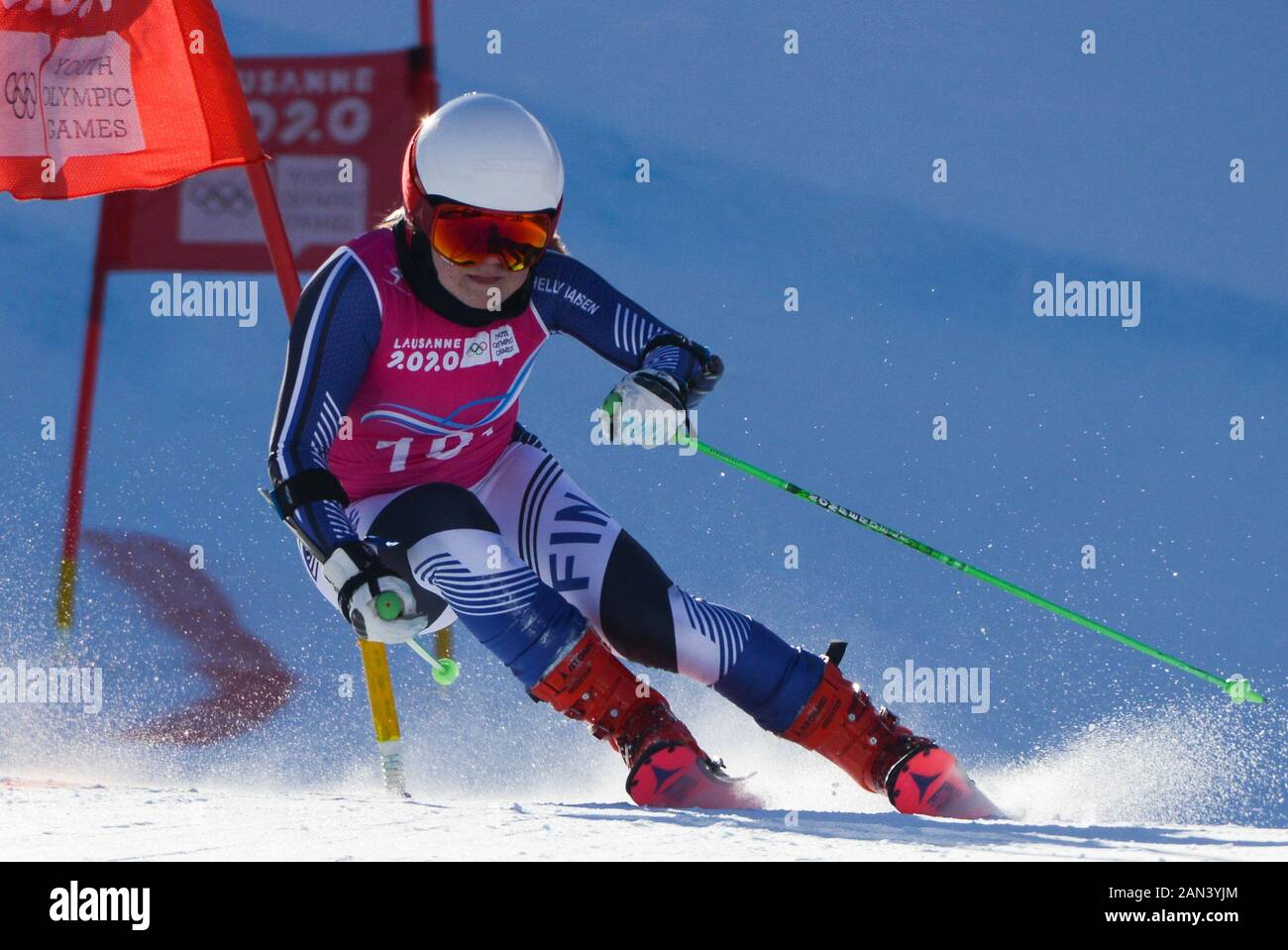 Pyeongchang, Svizzera. 15th Gen 2020. Rosa Pohjolainen della Finlandia corre in Parallelo nella gara di sci di squadra mista nei Giochi Olimpici invernali della gioventù 2020 . La manifestazione si è svolta presso il Centro Alpino Les Diablerets di Les Diablerets in Svizzera. Credit: Christopher Levy/Zuma Wire/Alamy Live News Foto Stock