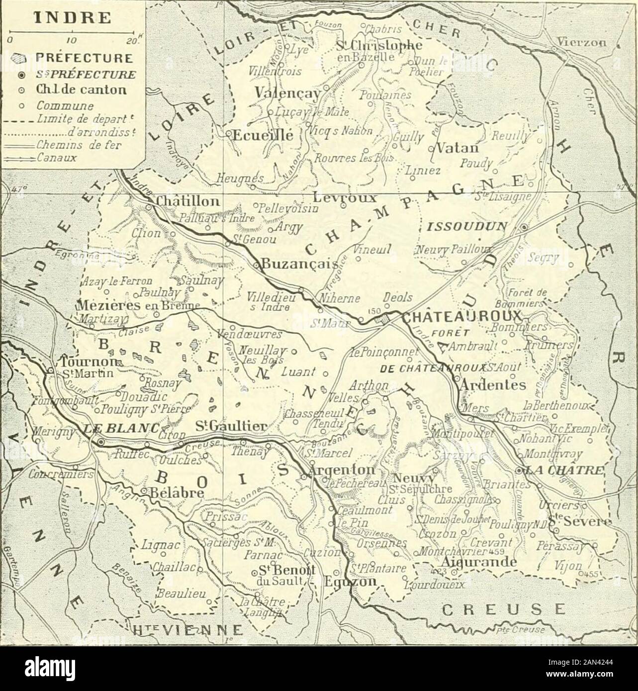 Nouveau Larousse Illustrator : dictionnaire universale enciclopédique . LoBlanc, Issoudun, la Châtre), 23 cantoni, 215 communiteset 289.206 abitanti. Il fait partie du 9» Corps darmée(Tours), do la U Inspection des ponts et chaussées, do la20 conservation des forêts, de larecatique minéralo-gique pericoli. Il resortit à la cour dappel do Bourges,à 1 académie de Poitiers, et forme avec le Cher larchidio-cèse de Bourges. le département de Lindre forme, sur les confins dumassif centrale, un altopiano incliné vers le N. et lo., dont lapiint le Plus élevé a 459 mètres daltitude, le Plus bas65 mètres. O Foto Stock