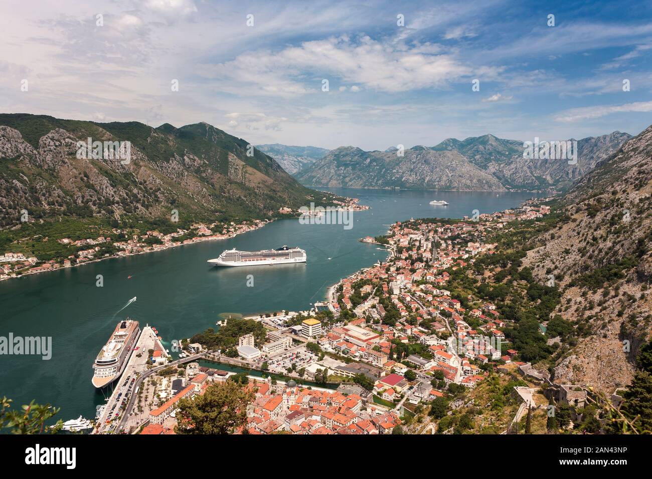 Vista della baia di Cattaro dalla collina di San Giovanni sopra Cattaro, Montenegro Foto Stock
