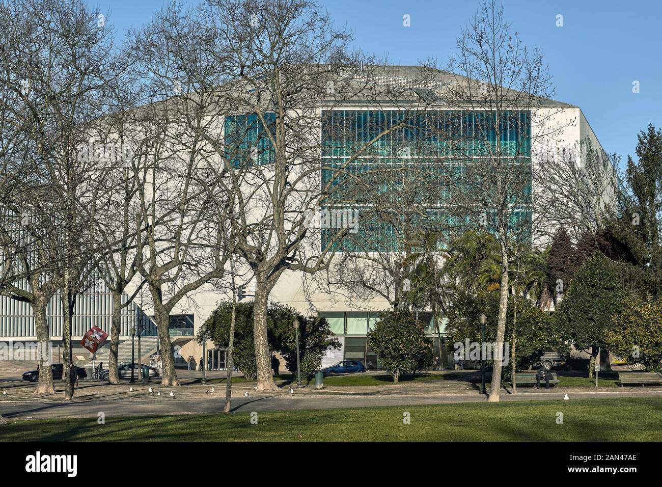 Casa da Música, edificio emblematico di Porto, Portogallo. Costruito dall'architetto Rem Koolhaas per la sala concerti nel 20th secolo Foto Stock