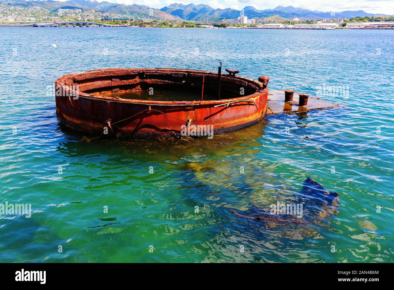 Pearl Harbor, Honolulu, Hawaii - Novembre 05, 2019: Resto del bombardato nave presso il Museo della Portaerei U.S.S. L'Arizona Memorial. Il memoriale commemora l'attacco giapponese Foto Stock