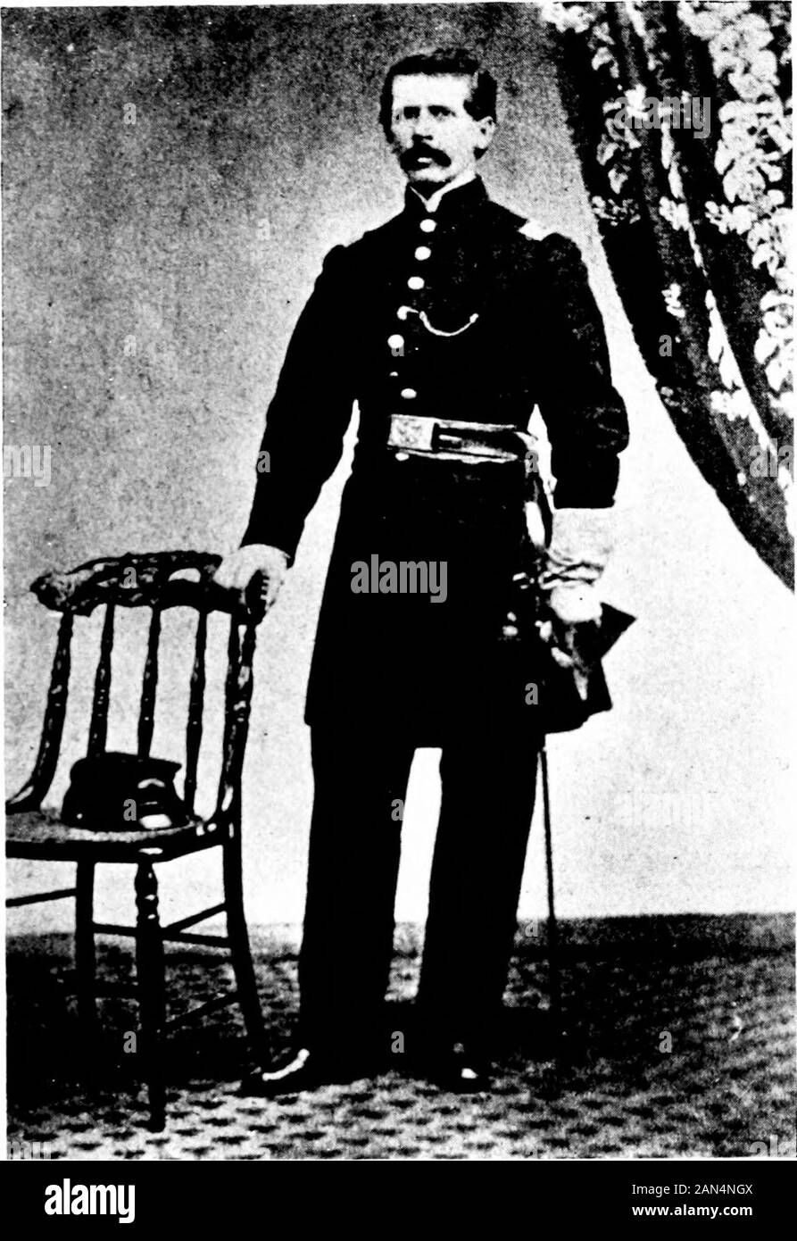 La storia di una batteria, primo reggimento Rhode Island Artiglieria di luce nella guerra per preservare l'Unione, 1861-1865 [risorsa elettronica] . rigade wras bivouacked attraverso la città,oltre a fare picket duty nella periferia. GovernorSprague, Col. John A. Gardner, e Giuseppe erano Manton,gli ospiti del primo Rhode Island. Gli uomini erano tutti verymuch eccitato oltre la cattura di Fairfax e tutti en-deavored per descrivere quello che ha visto o ha fatto tutti al sametime. L'occupazione di questa città sembrava essere un easymatter, e abbiamo pensato che se ci siamo incontrati con non più oppositionthan abbiamo avuto finora incontrate il Foto Stock