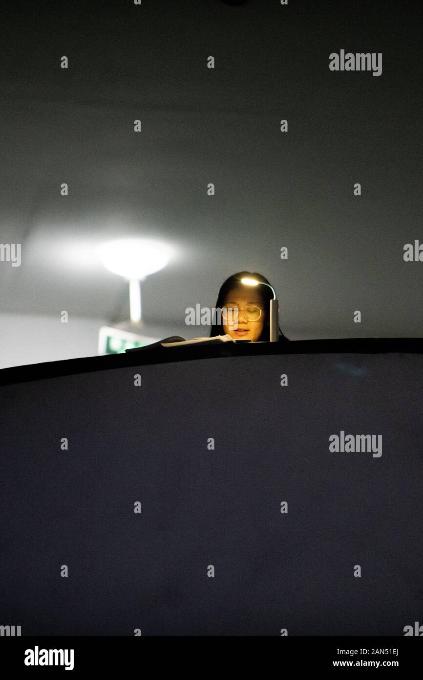 I richiedenti di studio presso la biblioteca di Shenyang Università agricola per il prossimo della Cina di post-laurea test di ammissione, noto anche come Postg nazionale Foto Stock