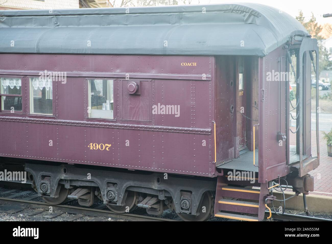 Il trasporto ferroviario di merci automobili su rotaie Foto Stock